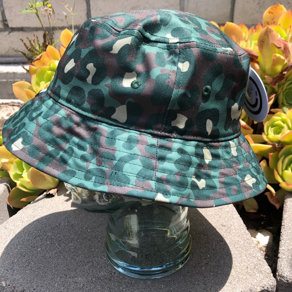Neff cheetah Bucket Hat - Picture 4 of 5